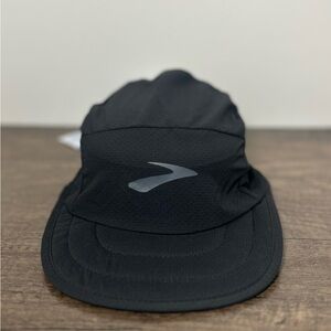 Brooks Hat Cap Adult OSFA Black Stretch Packable Light Running Wicking NWT